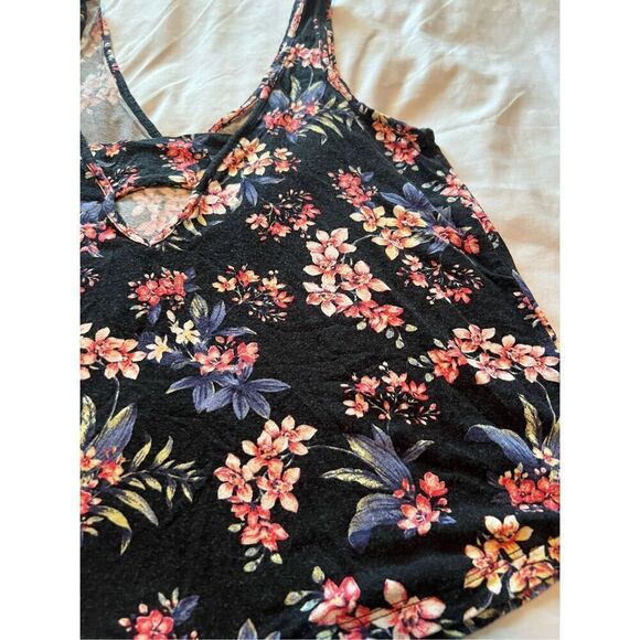 American Eagle Soft & Sexy Crepe Floral Tank Top Woman’s Size Medium - Picture 6 of 8